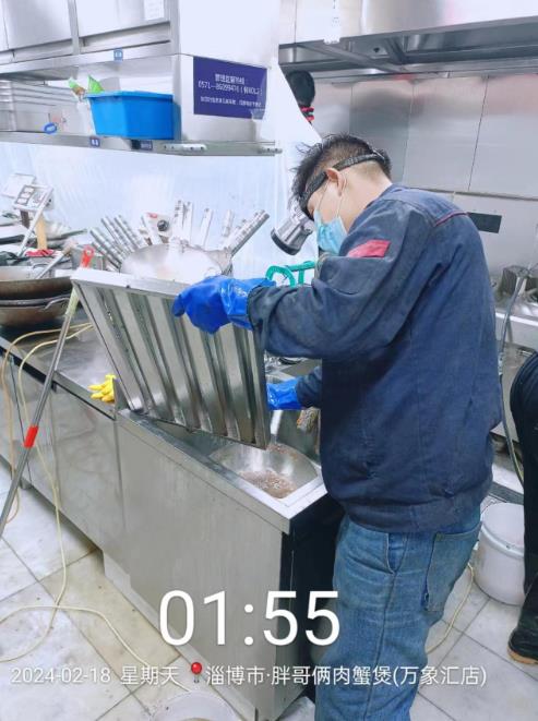 樂(lè)邦保潔-油煙管道清洗：胖哥倆（萬(wàn)象匯店）清洗完成